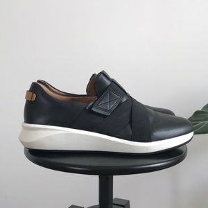 Clarks Un Rio Black Leather Strap Sneakers Sz 11